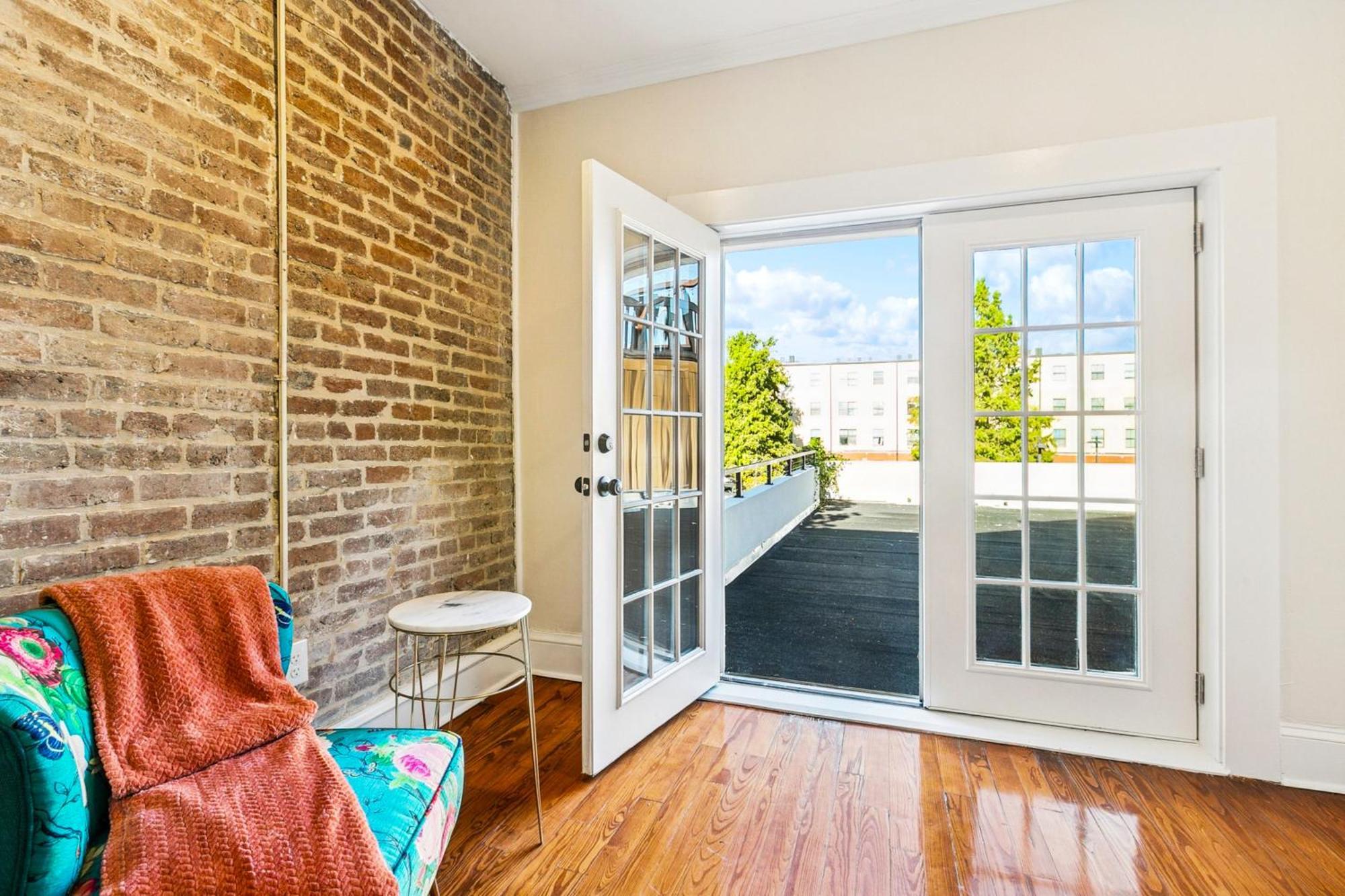 Stylish & Spacious In *