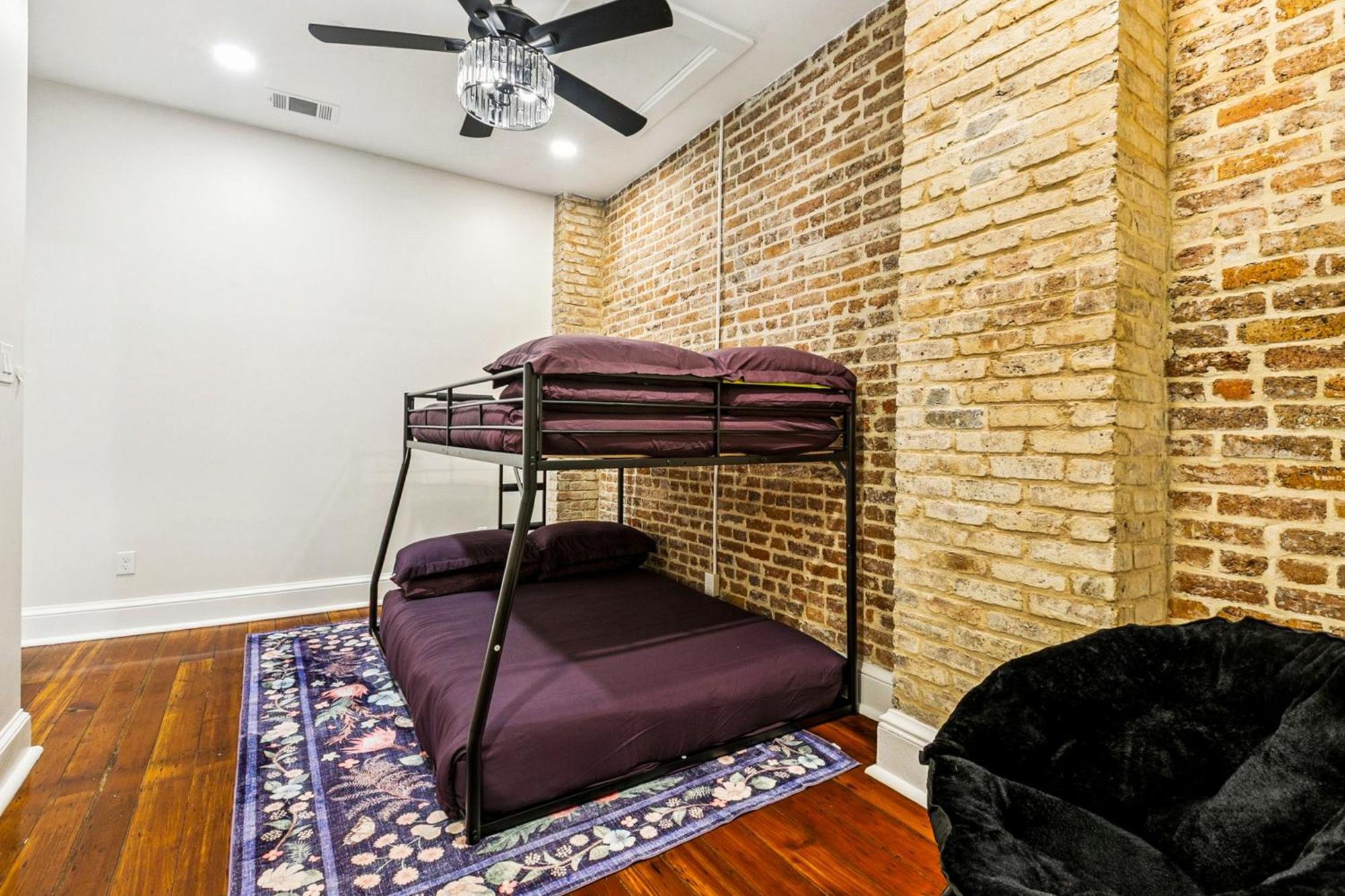 Apartment Stylish & Spacious In *