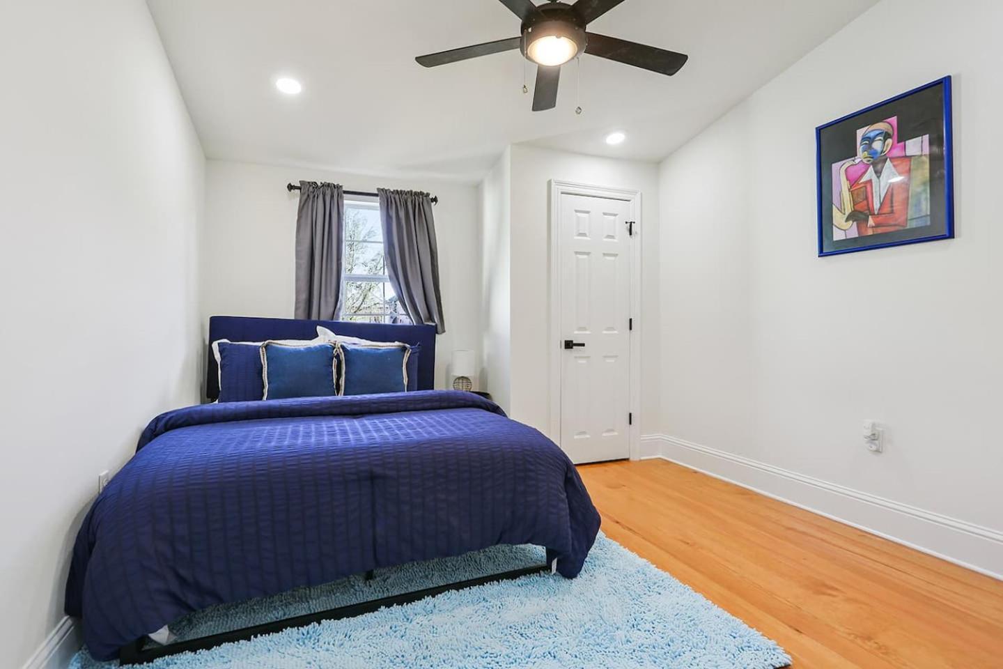 Mid-city Modern Parking Festival Season Holiday home *