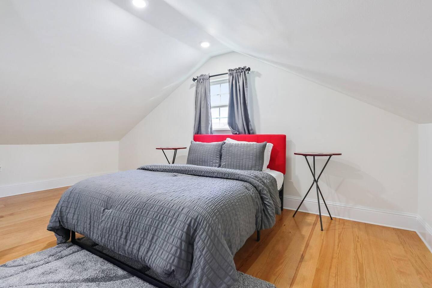 Mid-city Modern Parking Festival Season Holiday home *