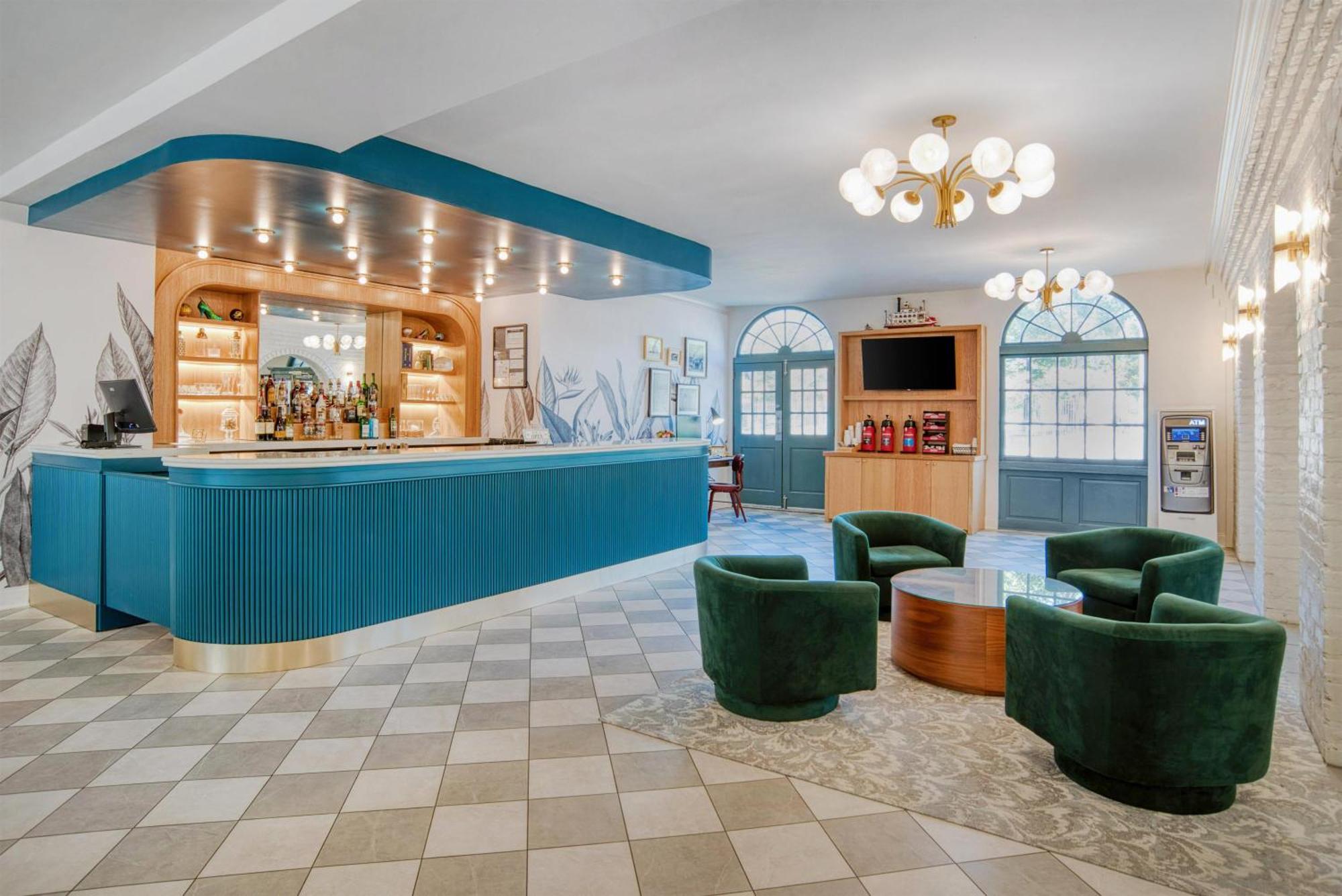 Western French Quarter Courtyard New Orleans