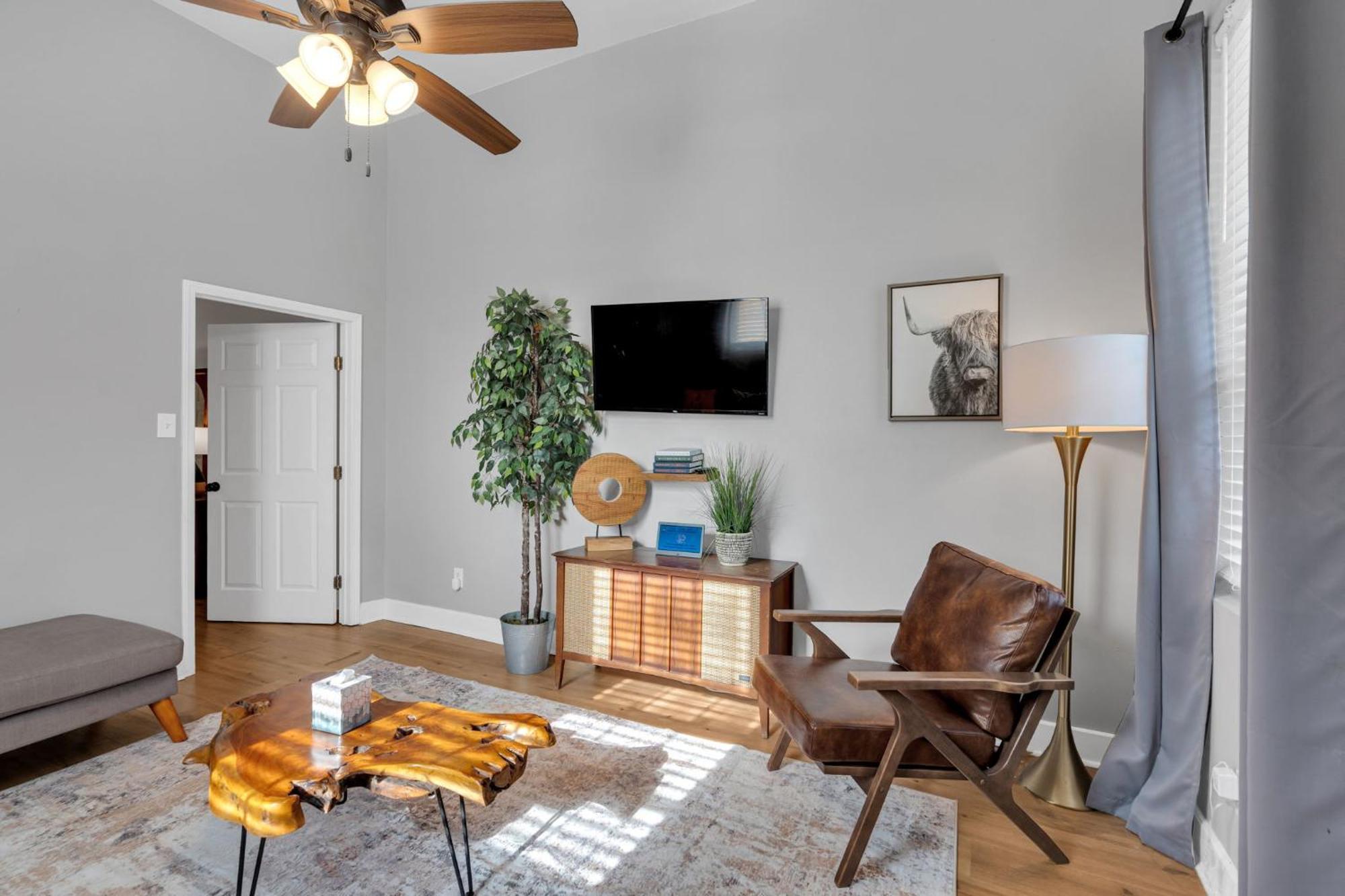 Mid-city Retreat Spacious Shotgun Jazz Fest Holiday home New Orleans