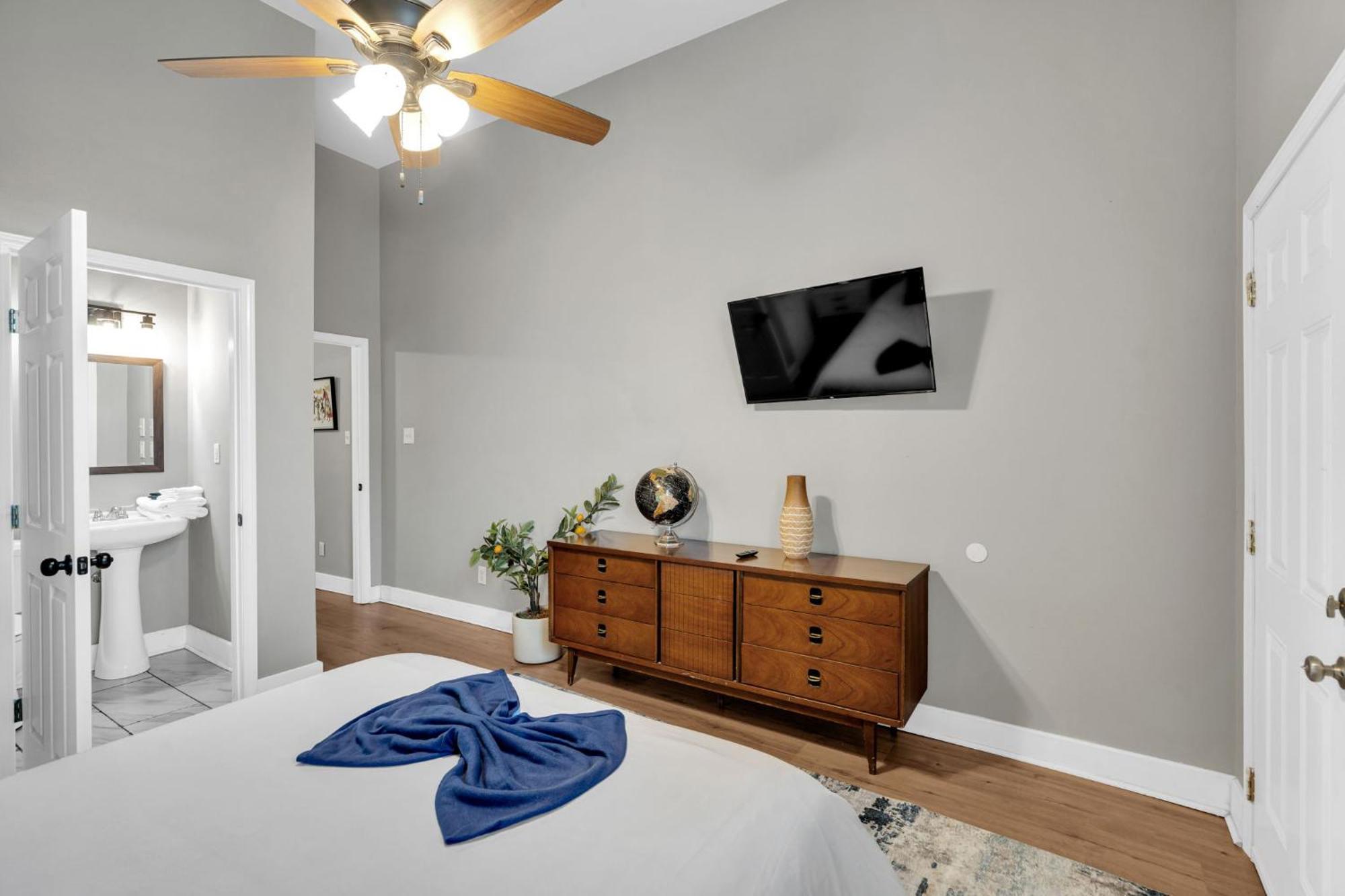 Mid-city Retreat Spacious Shotgun Jazz Fest Holiday home *