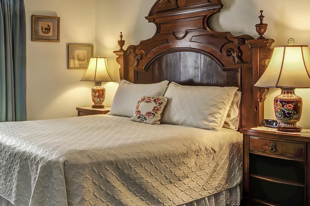 Rose Manor Bed & Breakfast