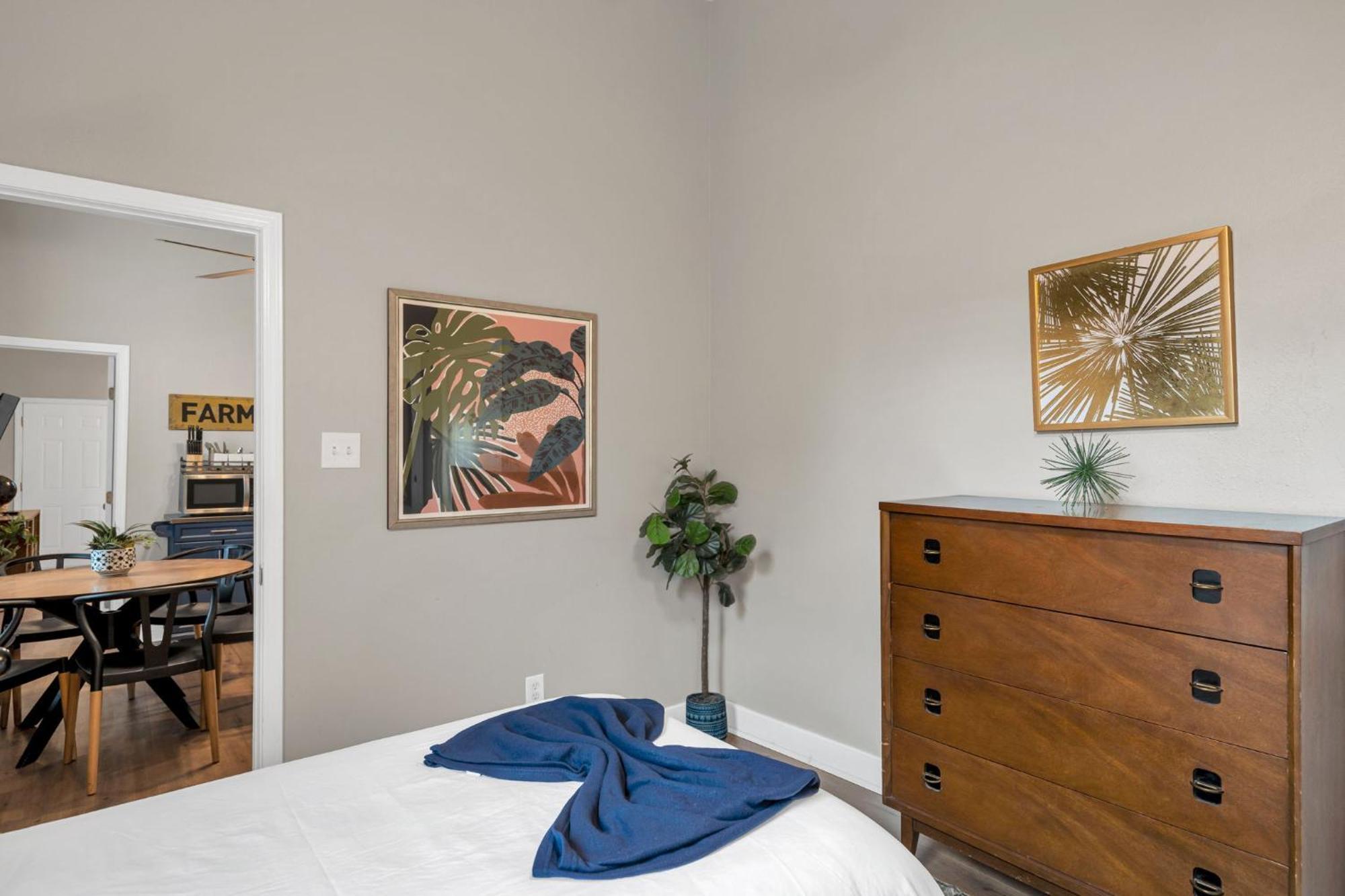 Mid-city Retreat Spacious Shotgun Jazz Fest Holiday home