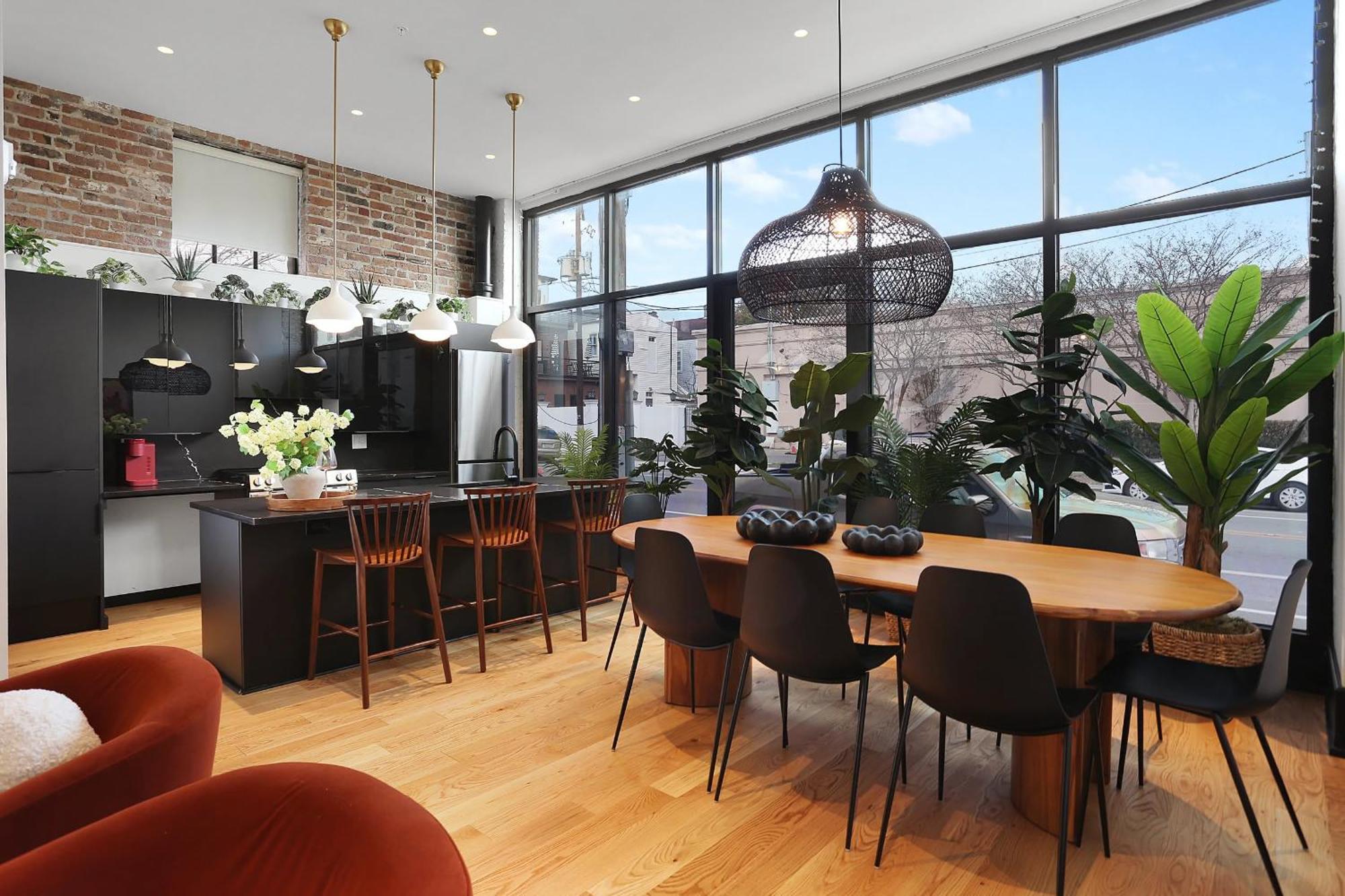 The Gisele - Beautiful 4br 4ba For 8 - Pool & Streetcar Stop New Orleans