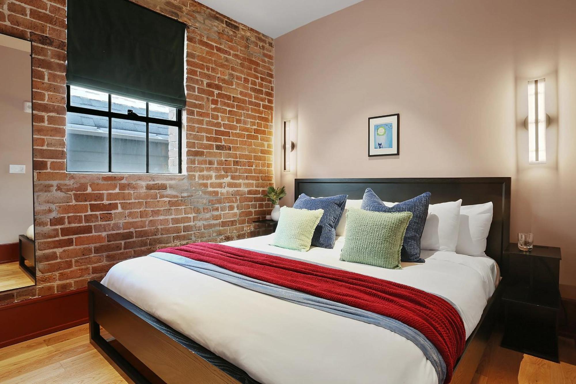 The Gisele - Luxury 4br 3ba For 8 - Pool & Streetcar Stop Apartment