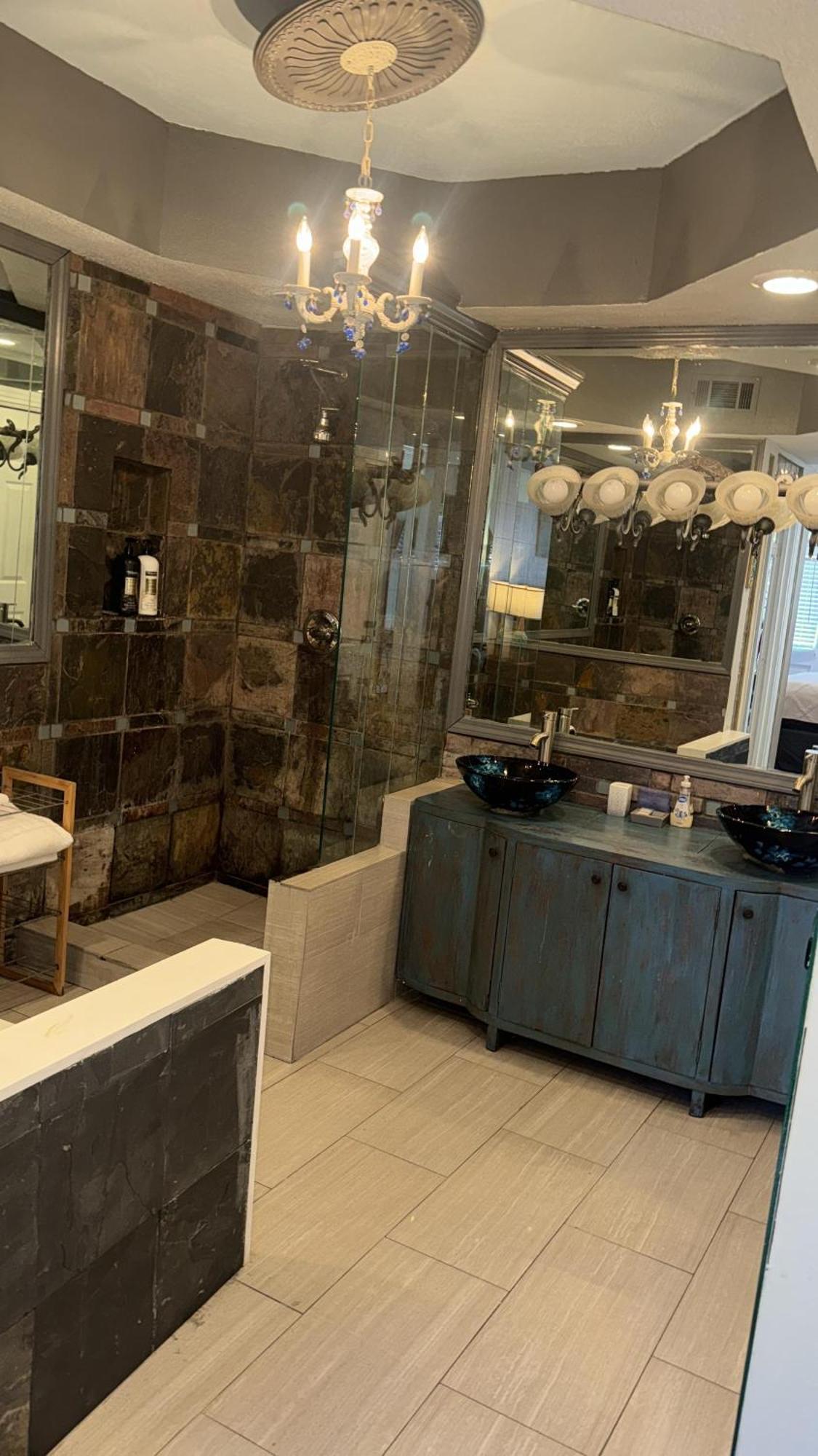 Apartment - French Quarter's Edge