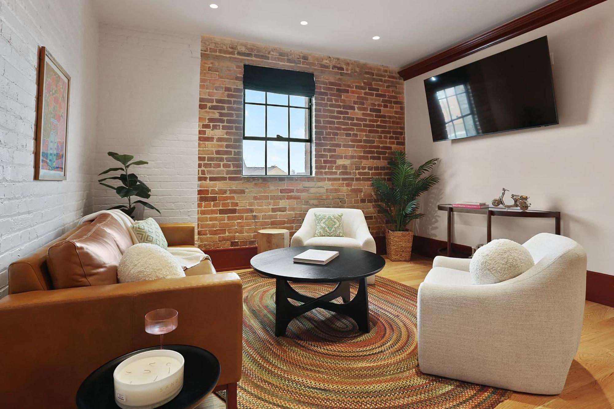 The Gisele - Luxury 4br 3ba For 8 - Pool & Streetcar Stop Apartment New Orleans