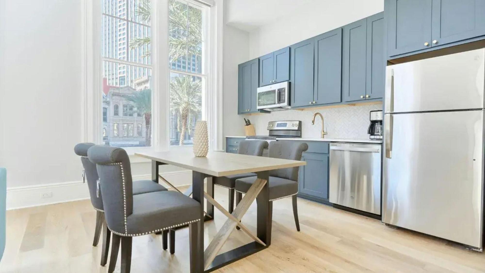 2 Units Steps To The French Quarter Bourbon St The Harlequin By Avantstay * New Orleans