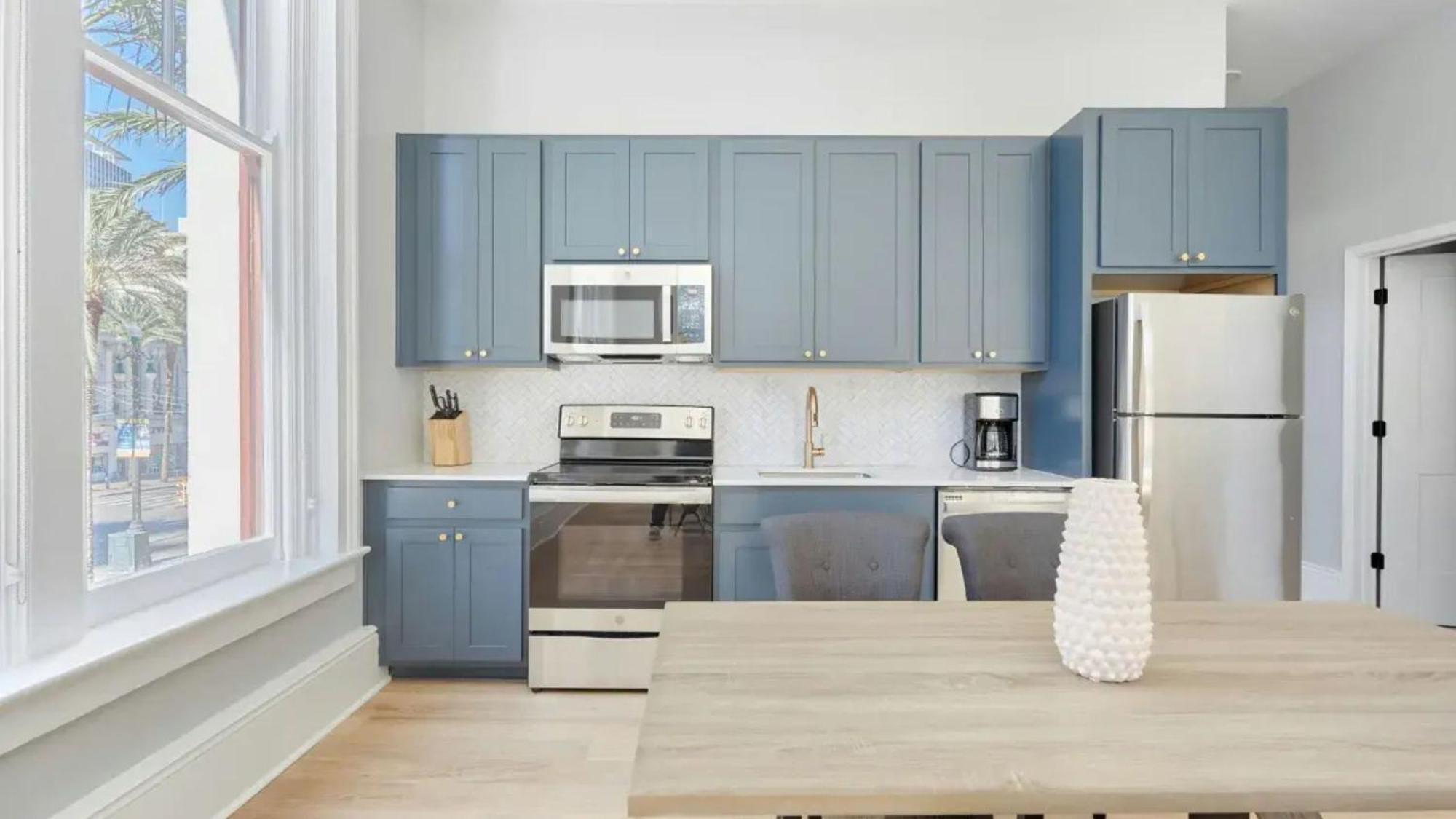 Hotel 2 Units Steps To The French Quarter Bourbon St The Harlequin By Avantstay