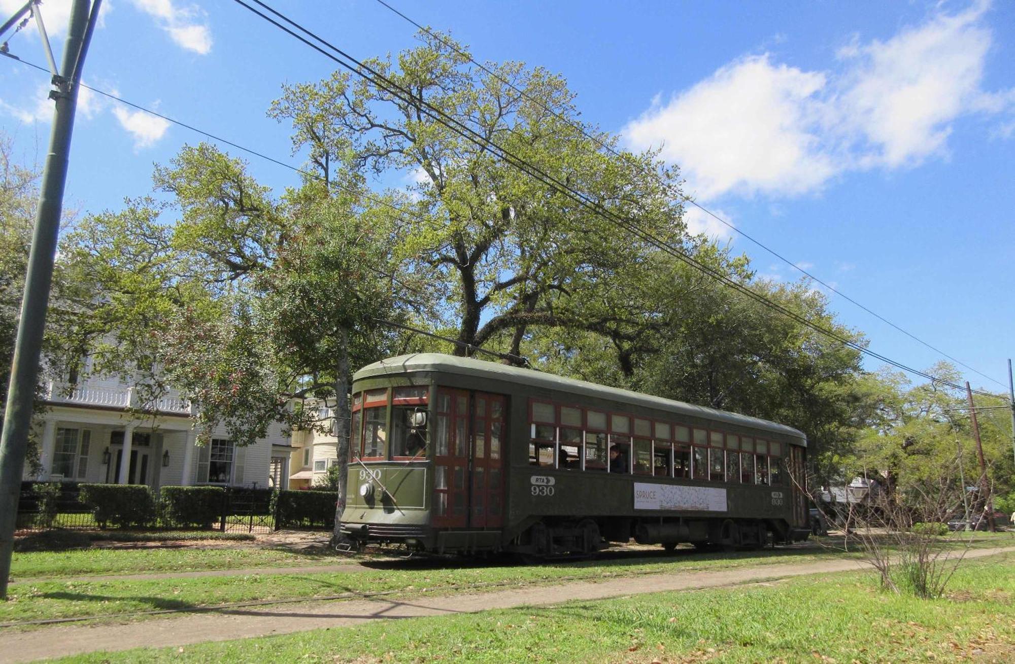 The Gisele - Luxury 4br 3ba For 8 - Pool & Streetcar Stop Apartment New Orleans