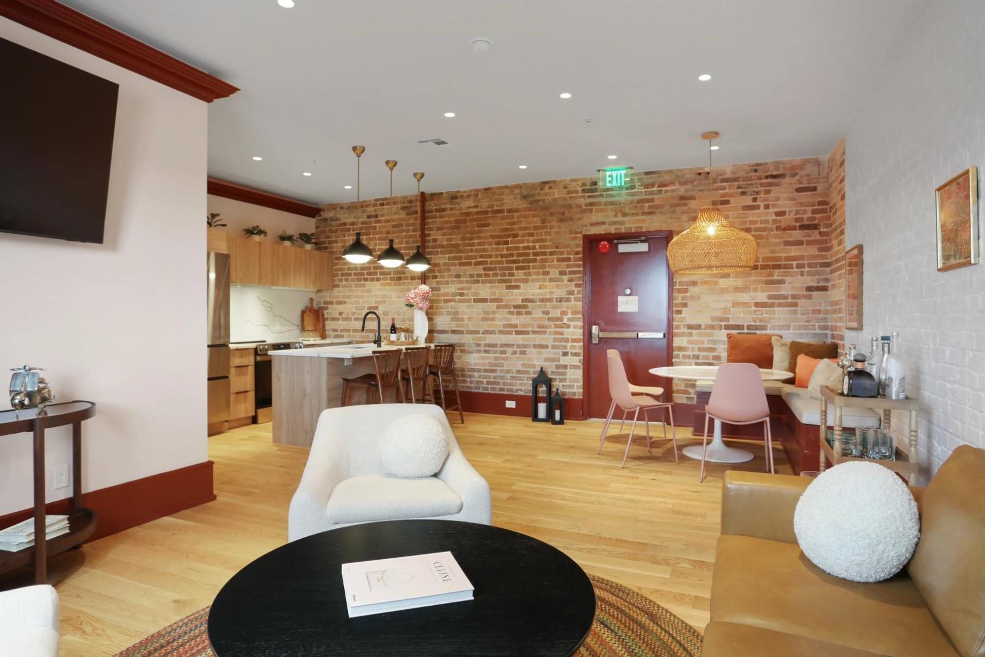 The Gisele - Luxury 4br 3ba For 8 - Pool & Streetcar Stop New Orleans