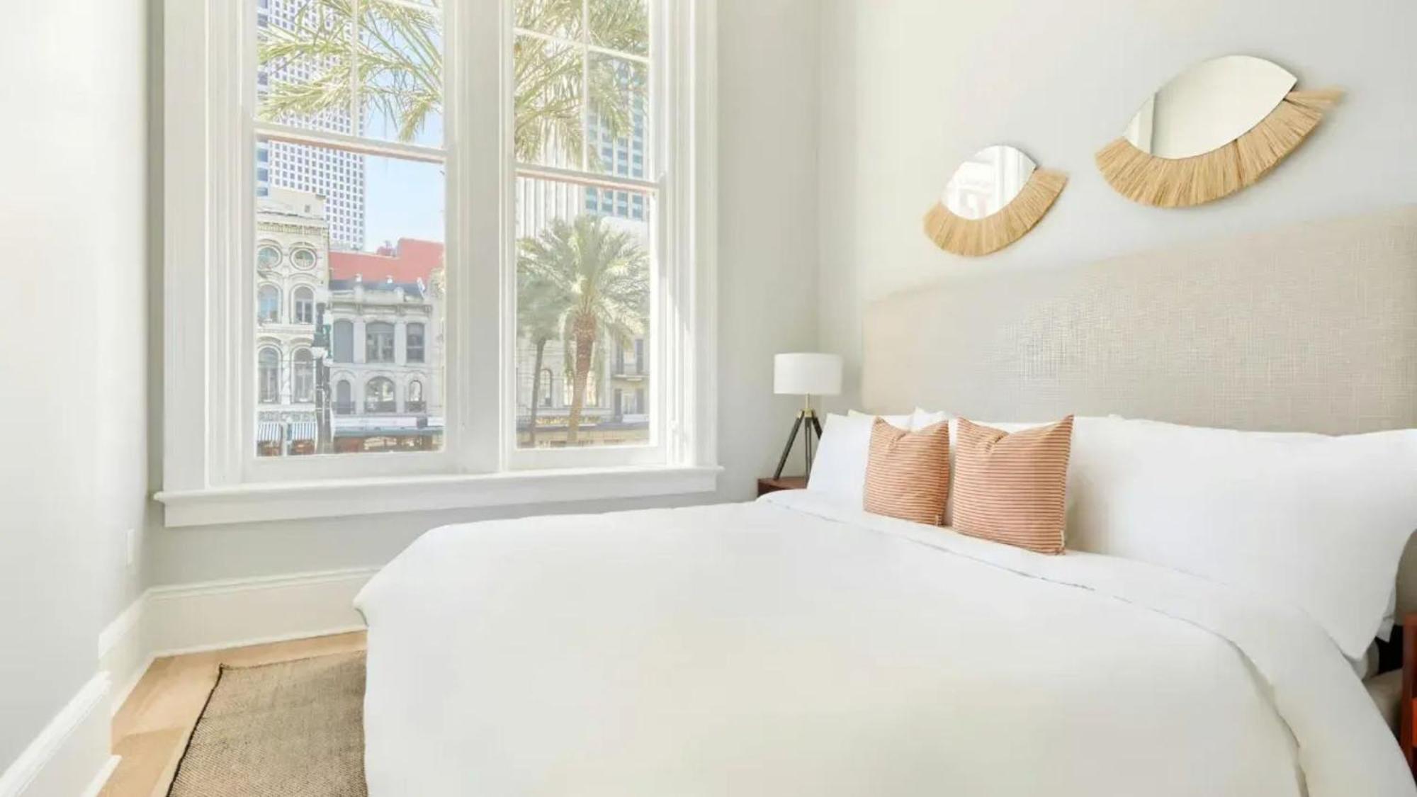 2 Units Steps To The French Quarter Bourbon St The Harlequin By Avantstay Hotel New Orleans