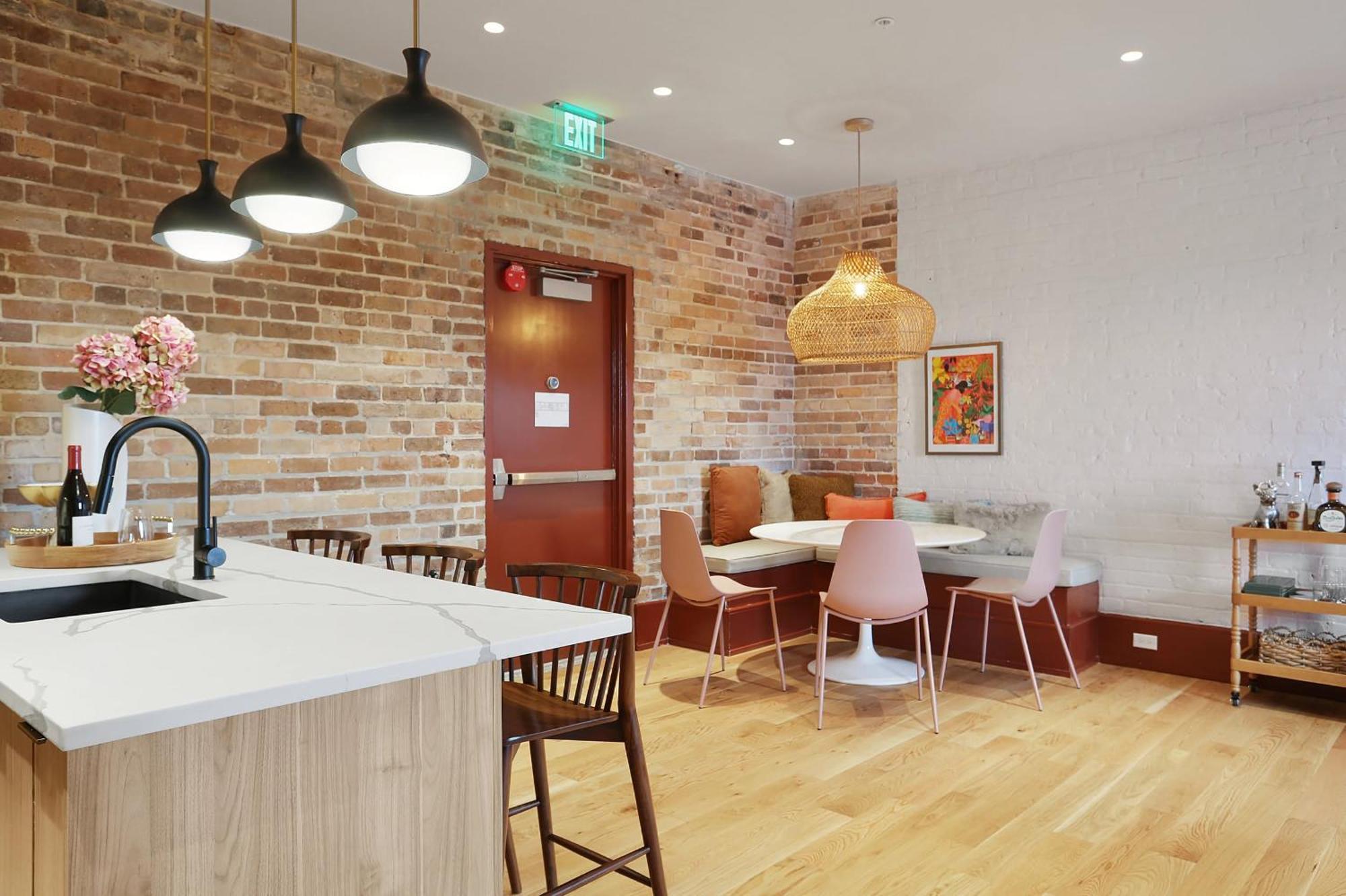 Apartment The Gisele - Luxury 4br 3ba For 8 - Pool & Streetcar Stop *