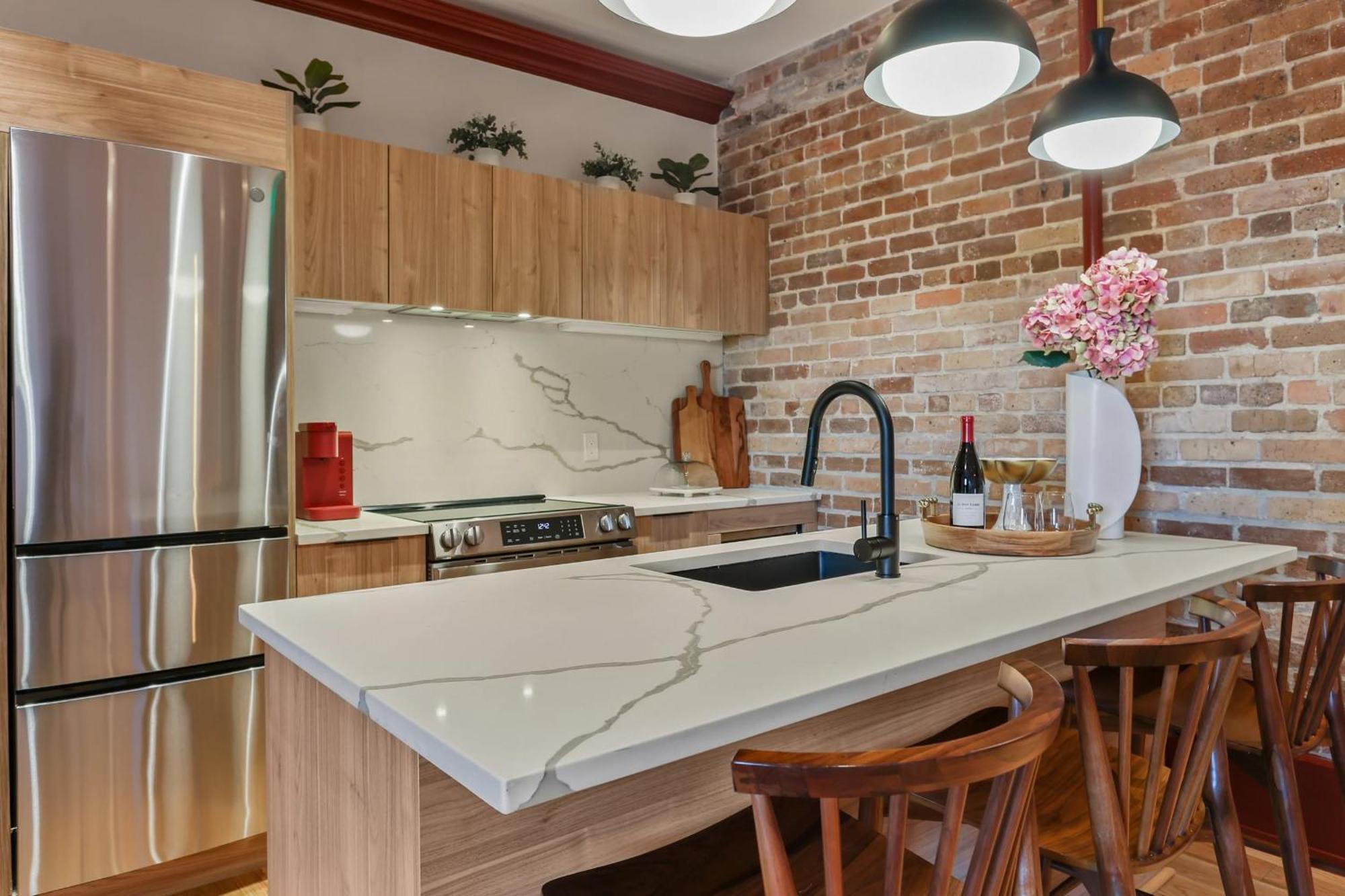 Apartment The Gisele - Luxury 4br 3ba For 8 - Pool & Streetcar Stop *