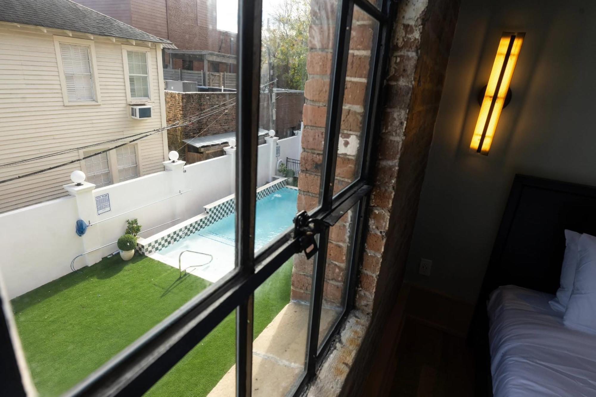 The Gisele - Luxury 4br 3ba For 8 - Pool & Streetcar Stop Apartment