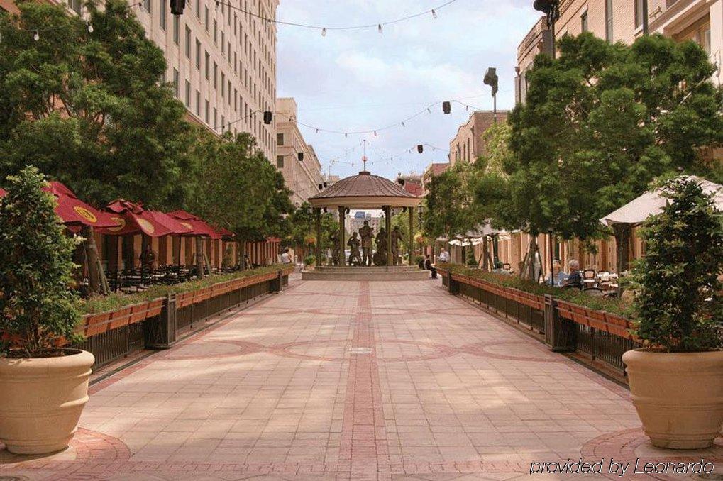 Hotel Caesars New Orleans, A Caesars Destination