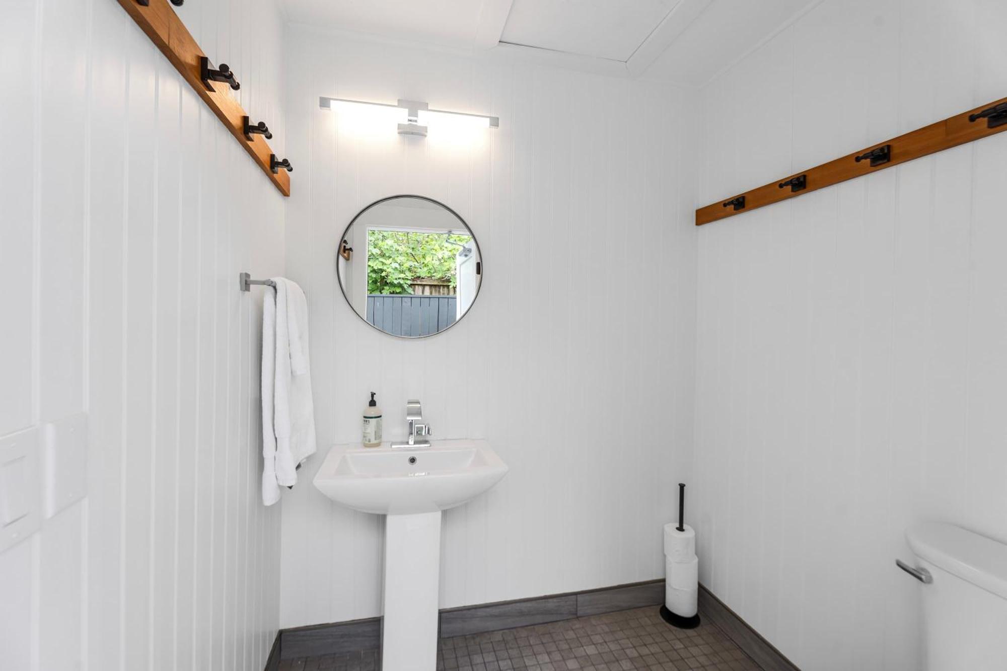 The Moon Quonset Hut Vacation Heated & Chilled Pool