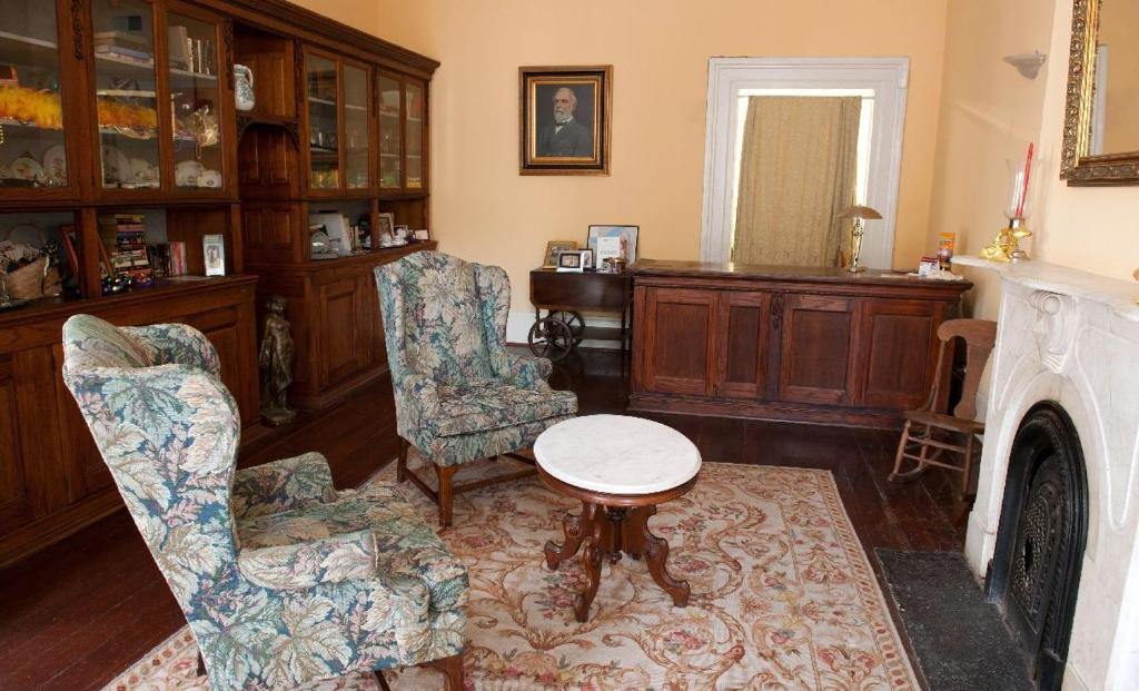 Fairchild House Bed & Breakfast 3*