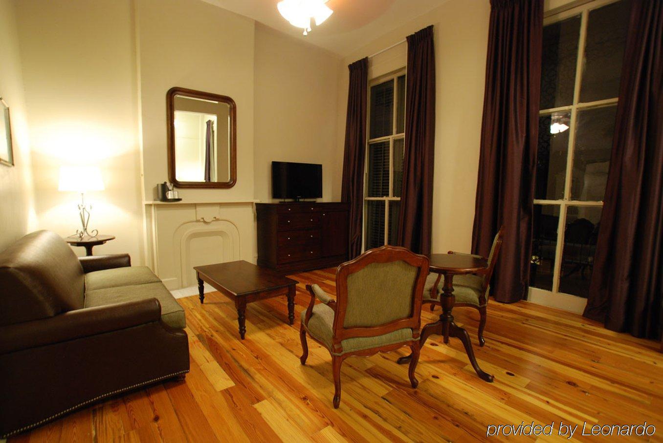 On St. Ann, A French Quarter 3* New Orleans