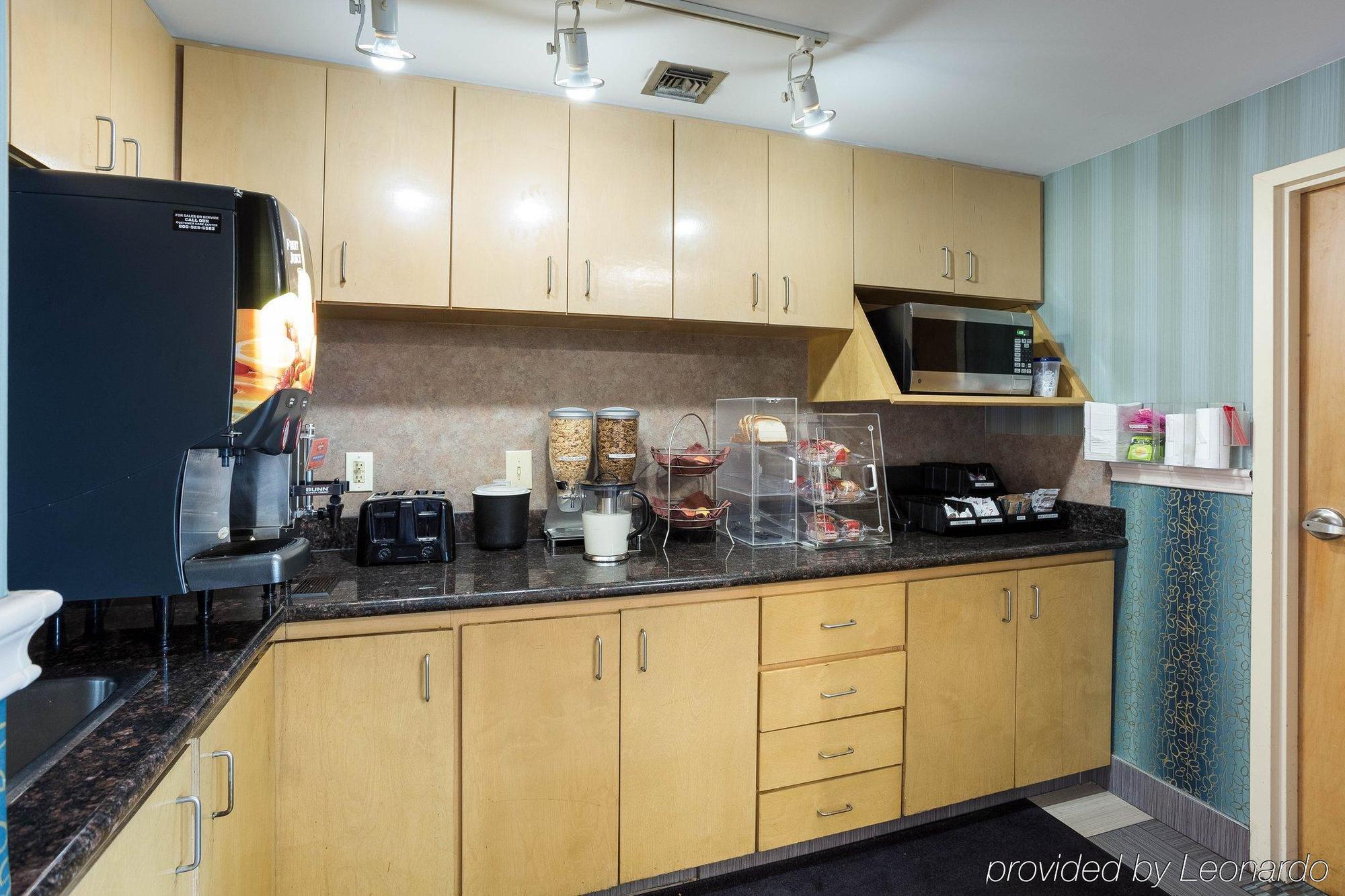 Rodeway & Gentilly Hotel 3*