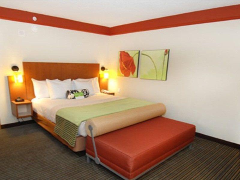 La Quinta & By Wyndham Downtown