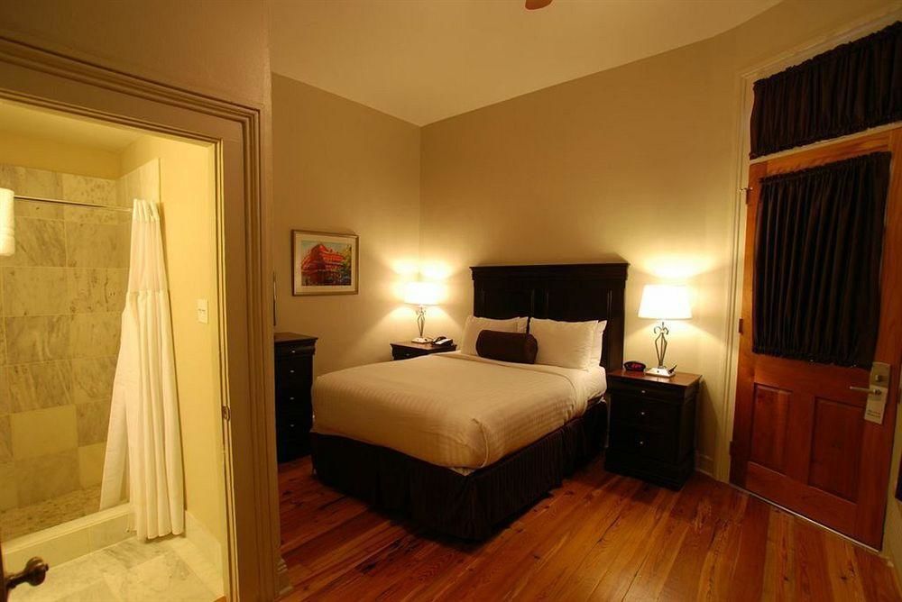 Inn On St. Peter, A French Quarter 3*