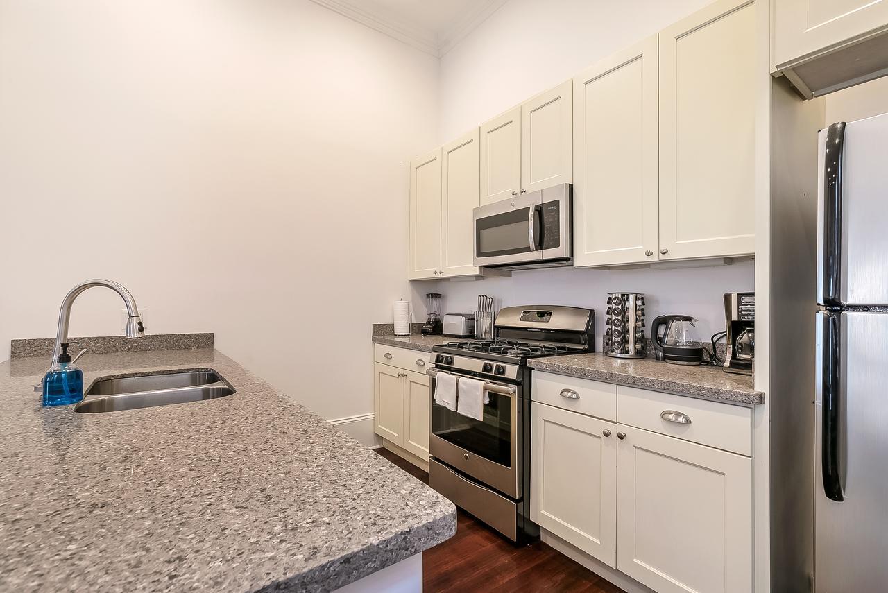 Apartment Charming 2br On Carondelet By Hosteeva *