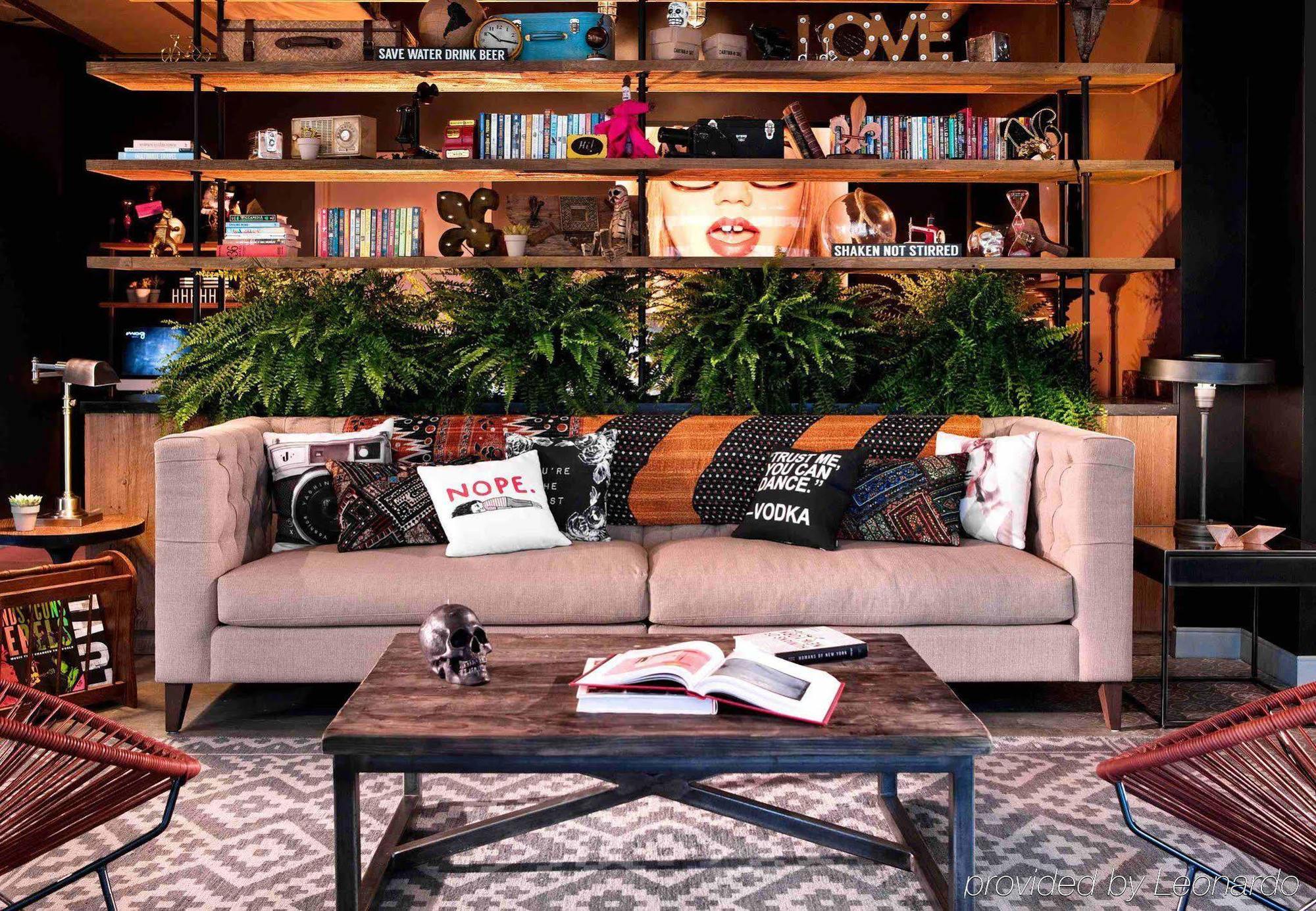 Hotel Moxy Downtown/french Quarter Area