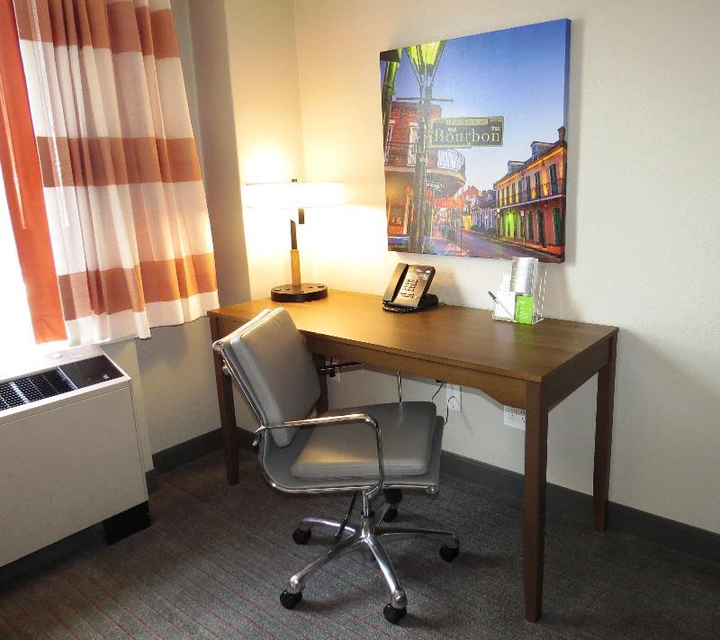 La Quinta & By Wyndham Downtown Hotel