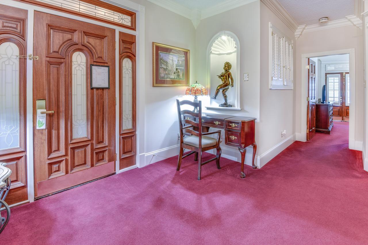 Plaza Downtown Hotel