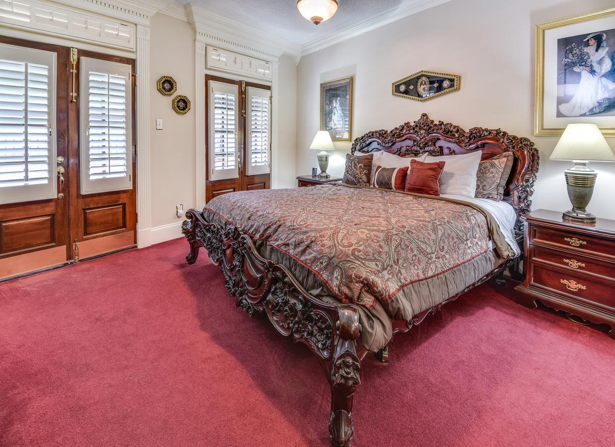 Plaza Downtown New Orleans