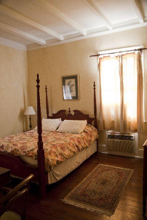 Fairchild House Bed & Breakfast 3*