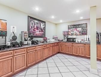 Super 8 By Wyndham New Orleans