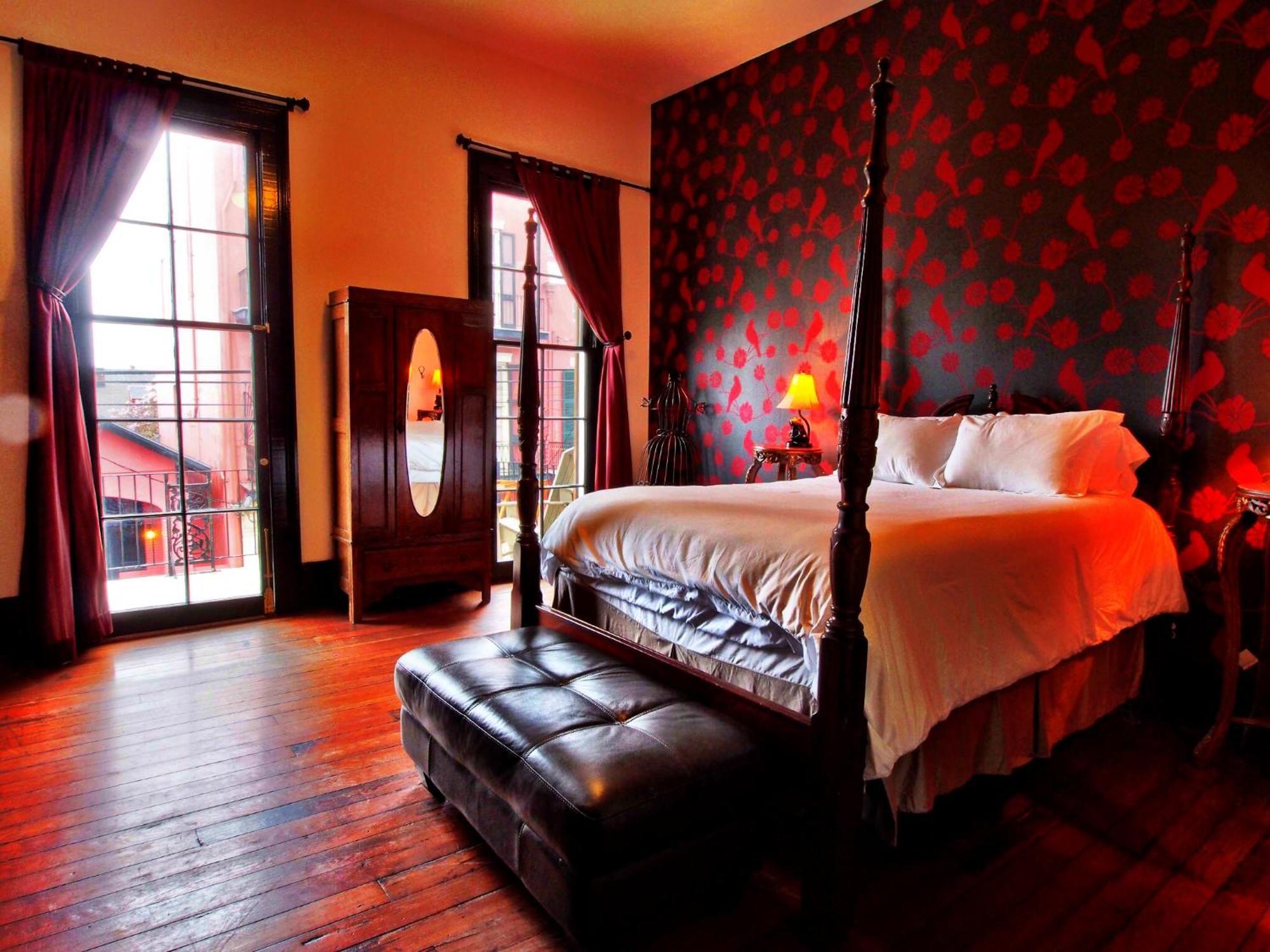 Royal Street Inn & Bar Inn