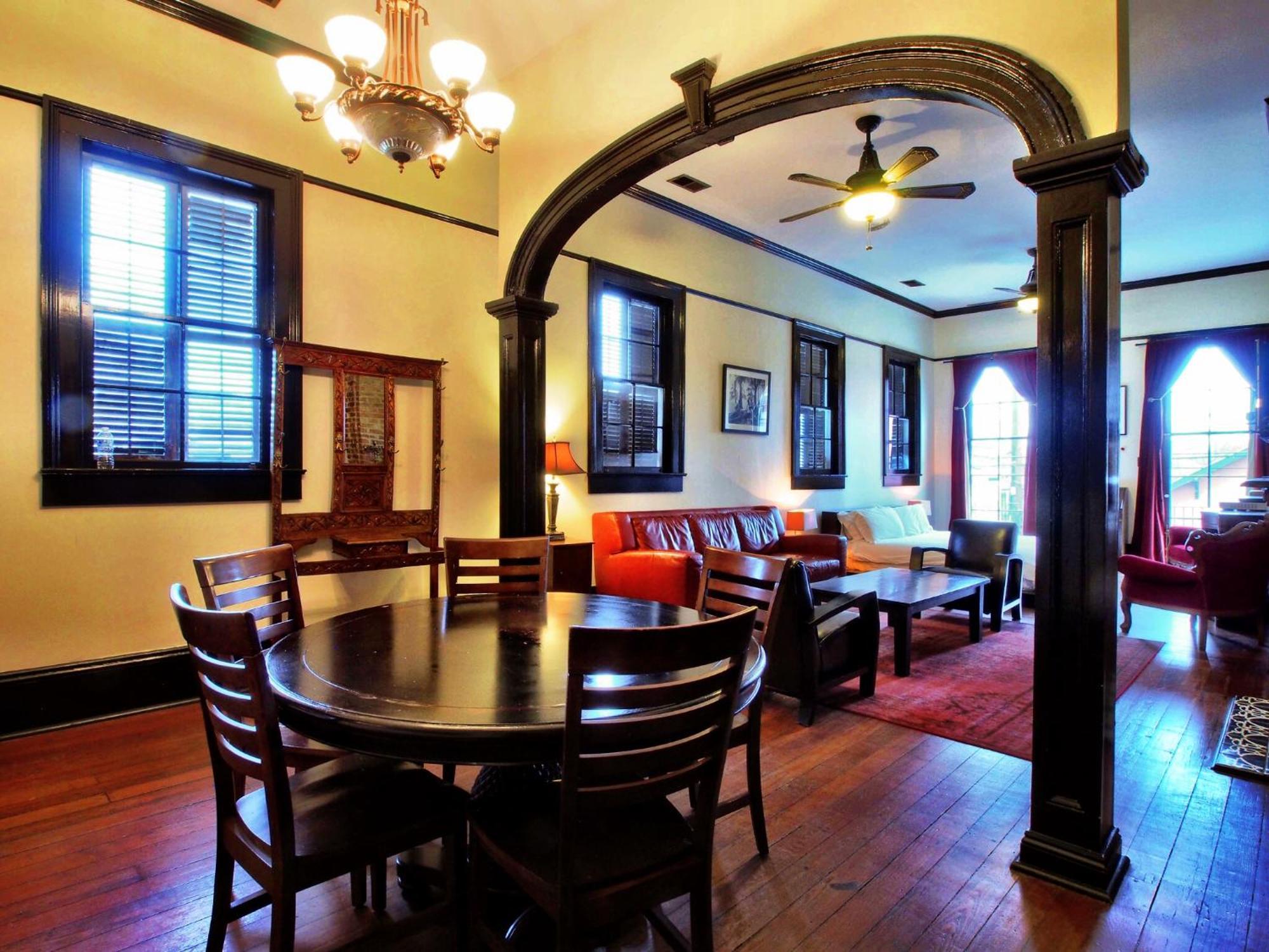 Royal Street Inn & Bar Inn