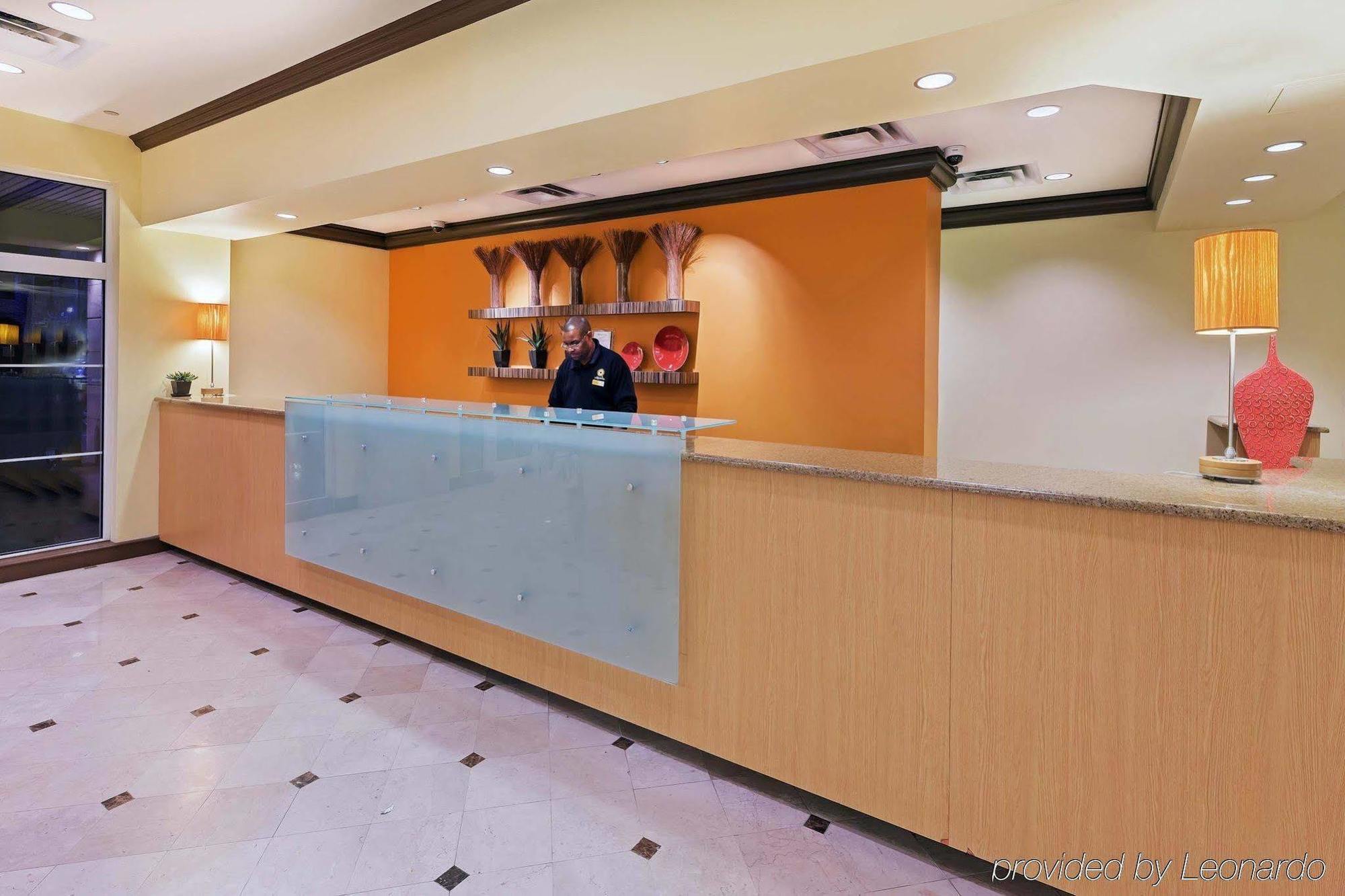 La Quinta & By Wyndham Downtown New Orleans