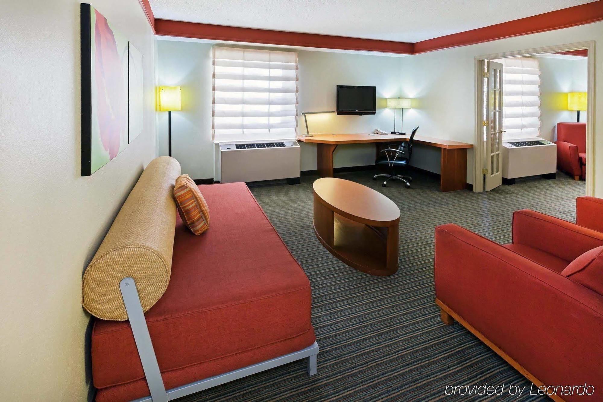 Hotel La Quinta & By Wyndham Downtown 3*