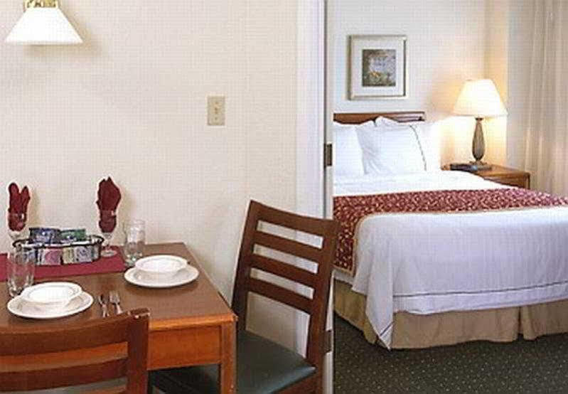 Sonesta Es Convention Center 3*