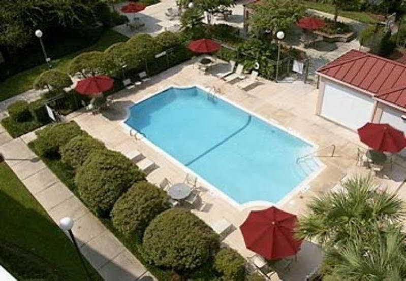 Sonesta Es Convention Center 3*