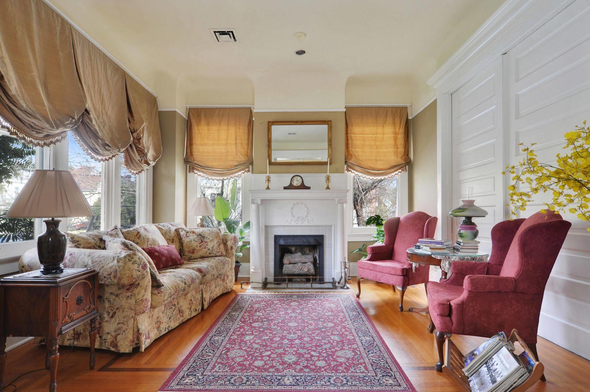 Southern Comfort Bed & Breakfast 3*