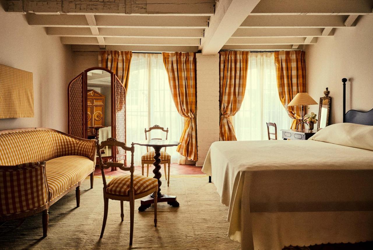 Peter And Paul, An Ash Hotel New Orleans