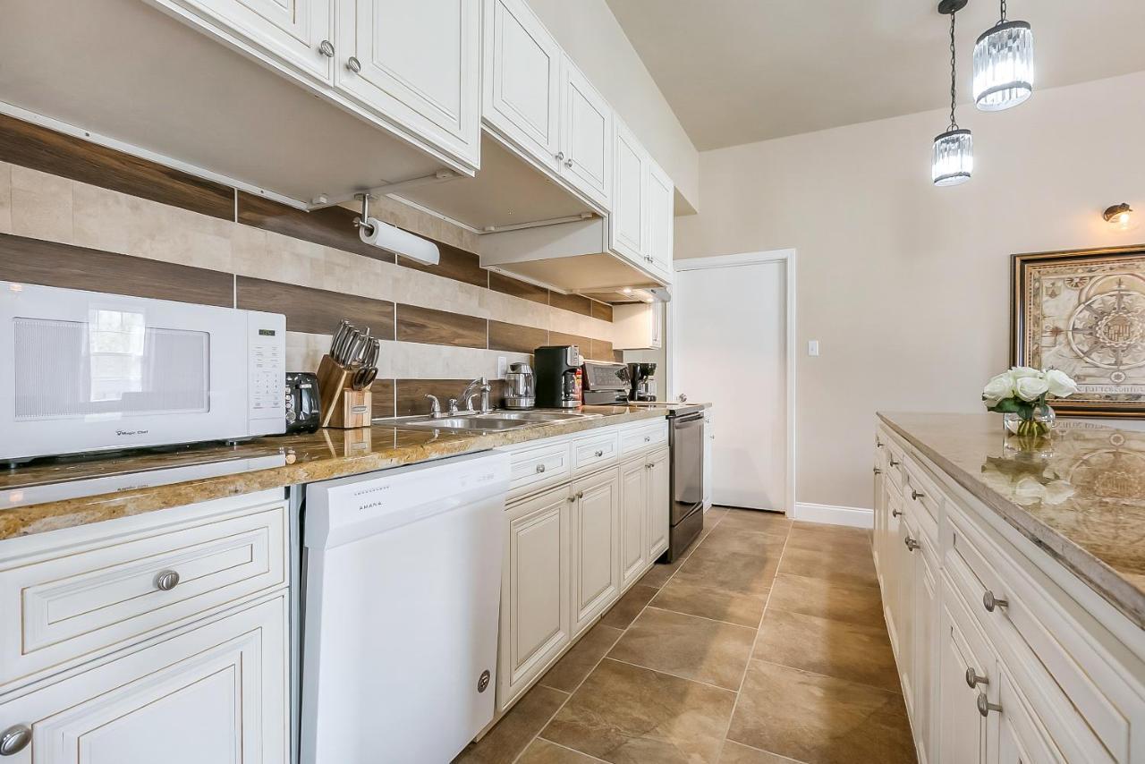 St Charles Ave Urban Retreat With Luxury Amenities