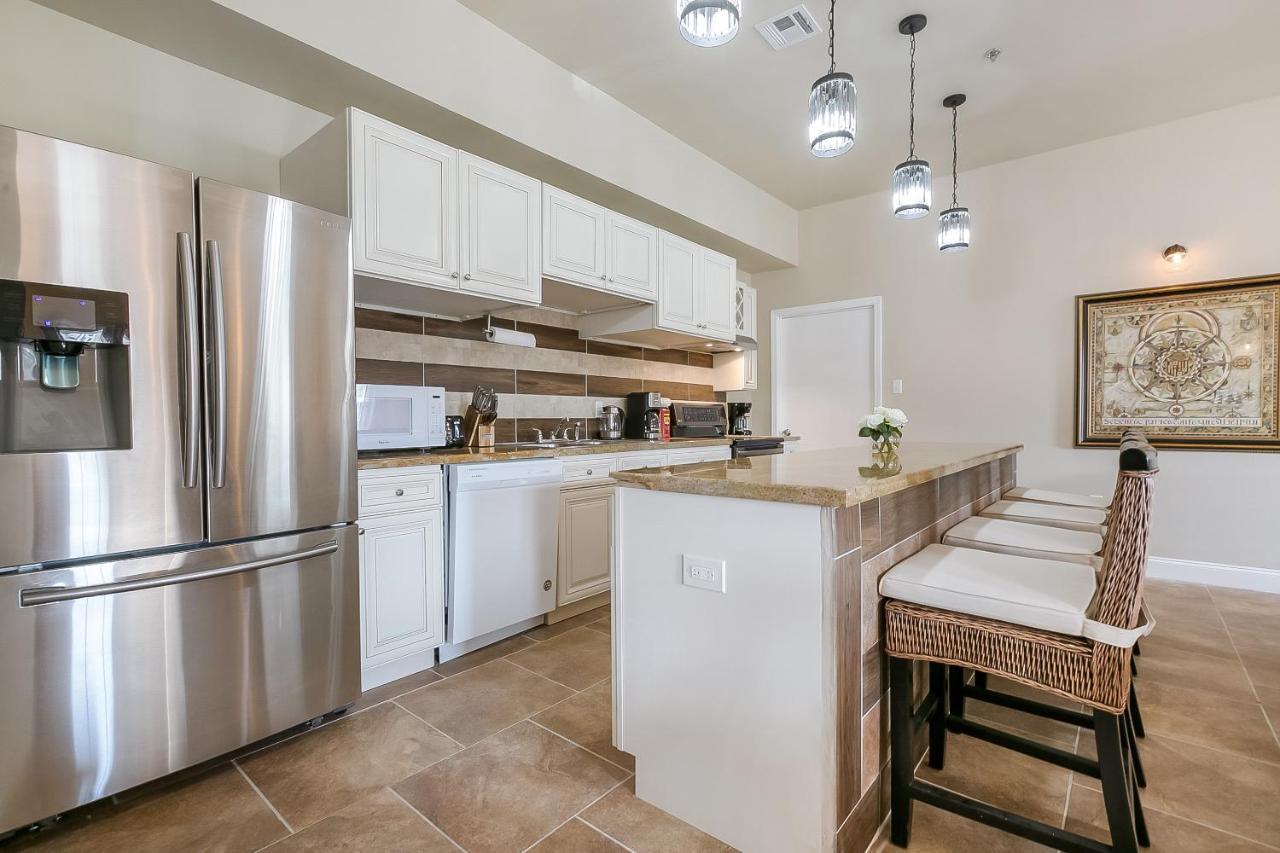 Apartment St Charles Ave Urban Retreat With Luxury Amenities