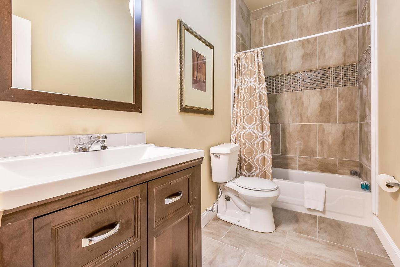 St Charles Ave Urban Retreat With Luxury Amenities