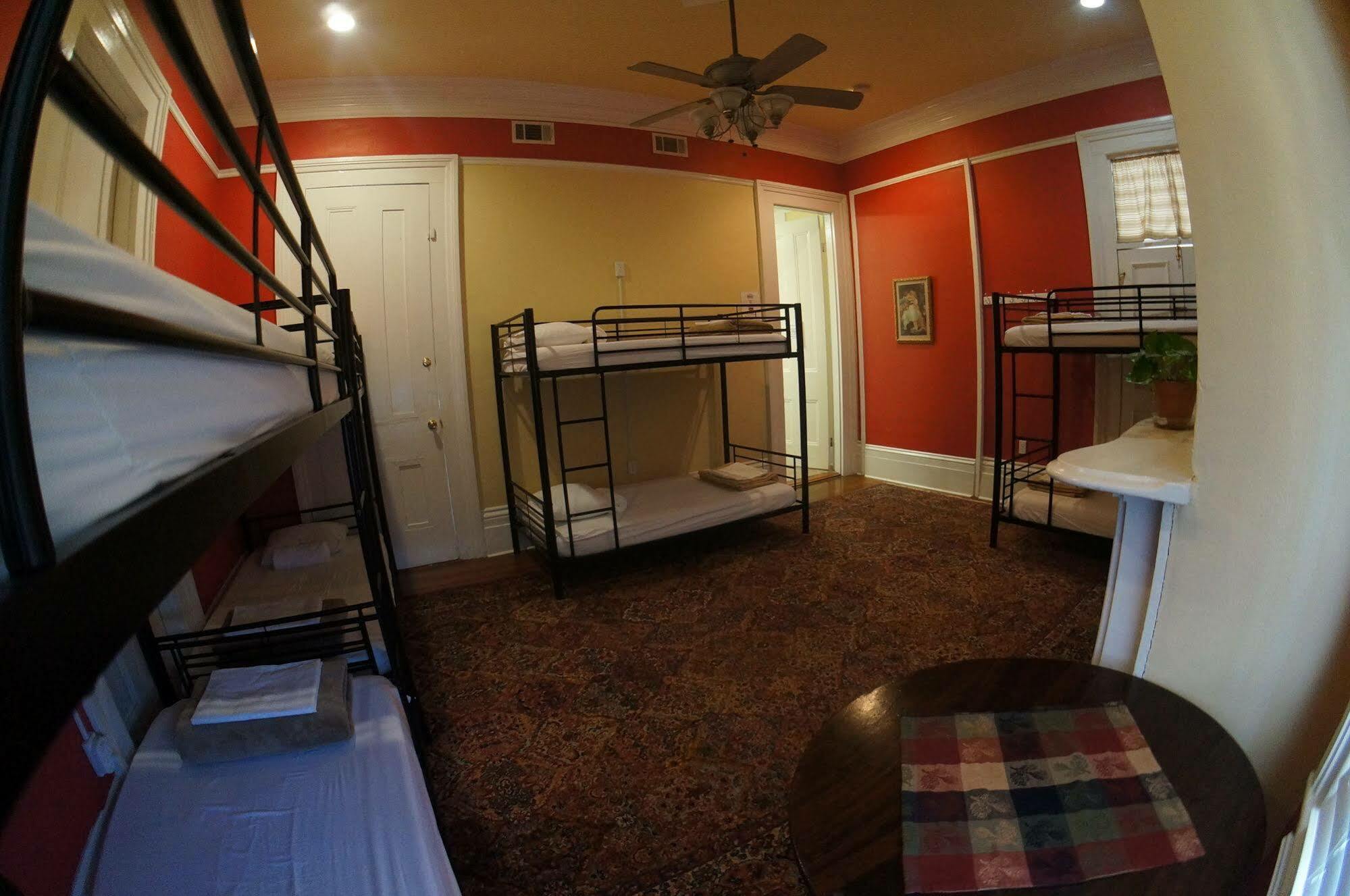 Hostel Auberge Nola Hostel *