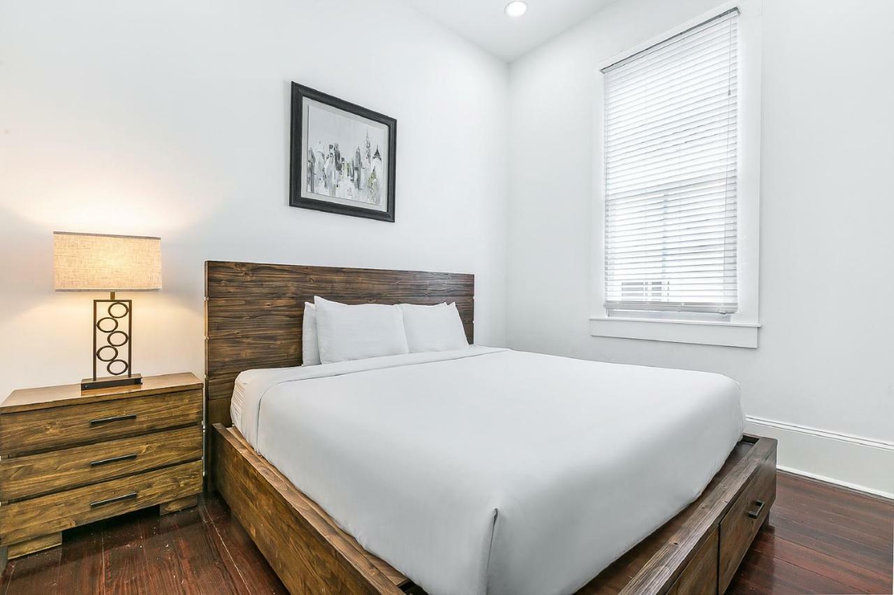 Charming 2br On Carondelet By Hosteeva * New Orleans