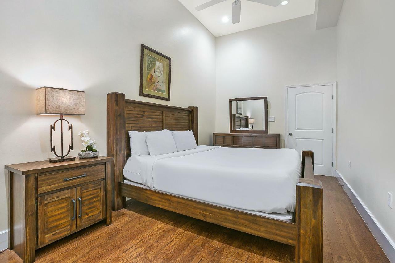 Stylish 4br In Downtown By Hosteeva 4*