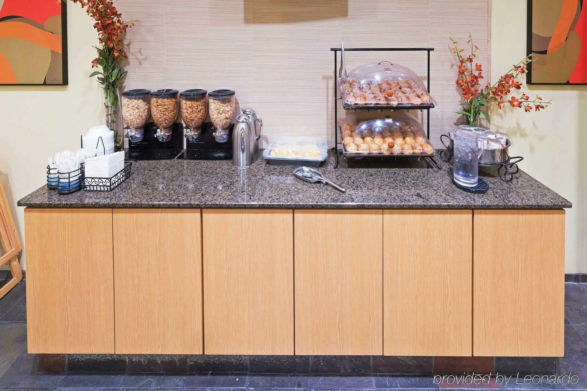 La Quinta & By Wyndham Downtown Hotel New Orleans